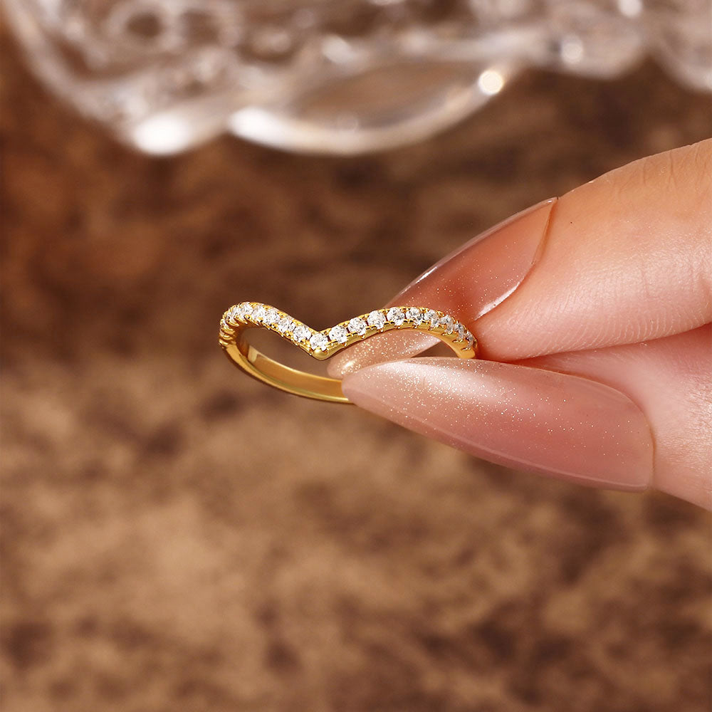 0.22 ct Round Cut Moissanite Curved Wedding Ring