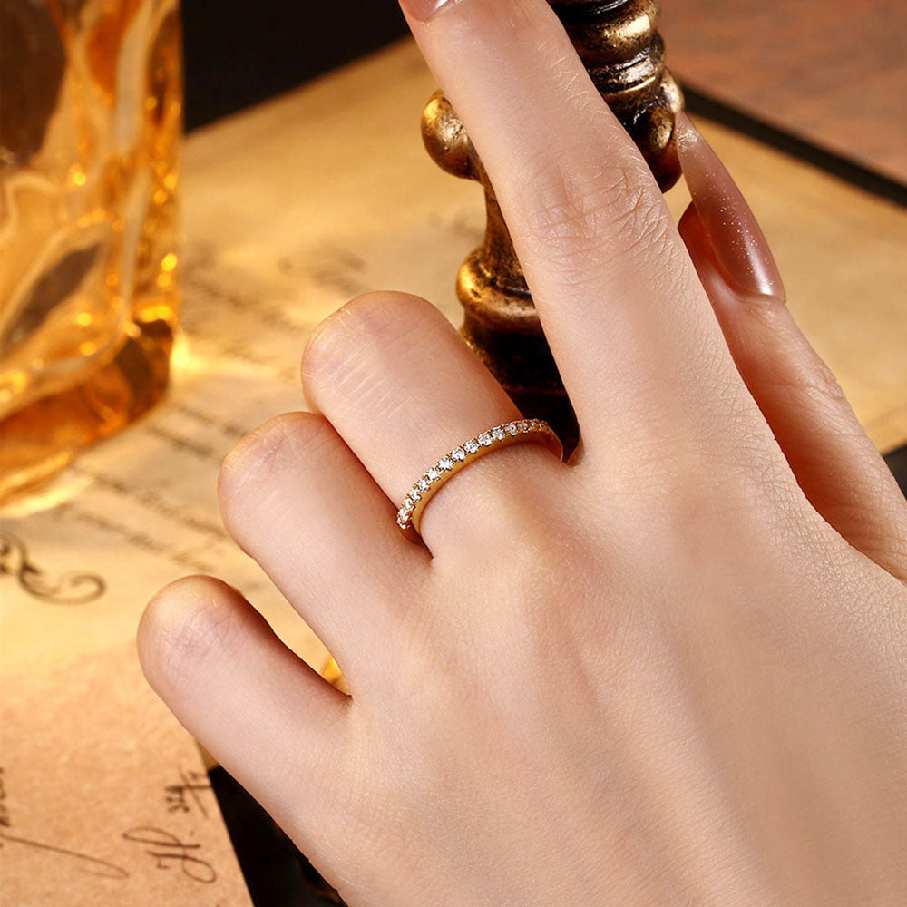 Bague de fiançailles avec halo d'émeraude ovale de laboratoire de 1 ct