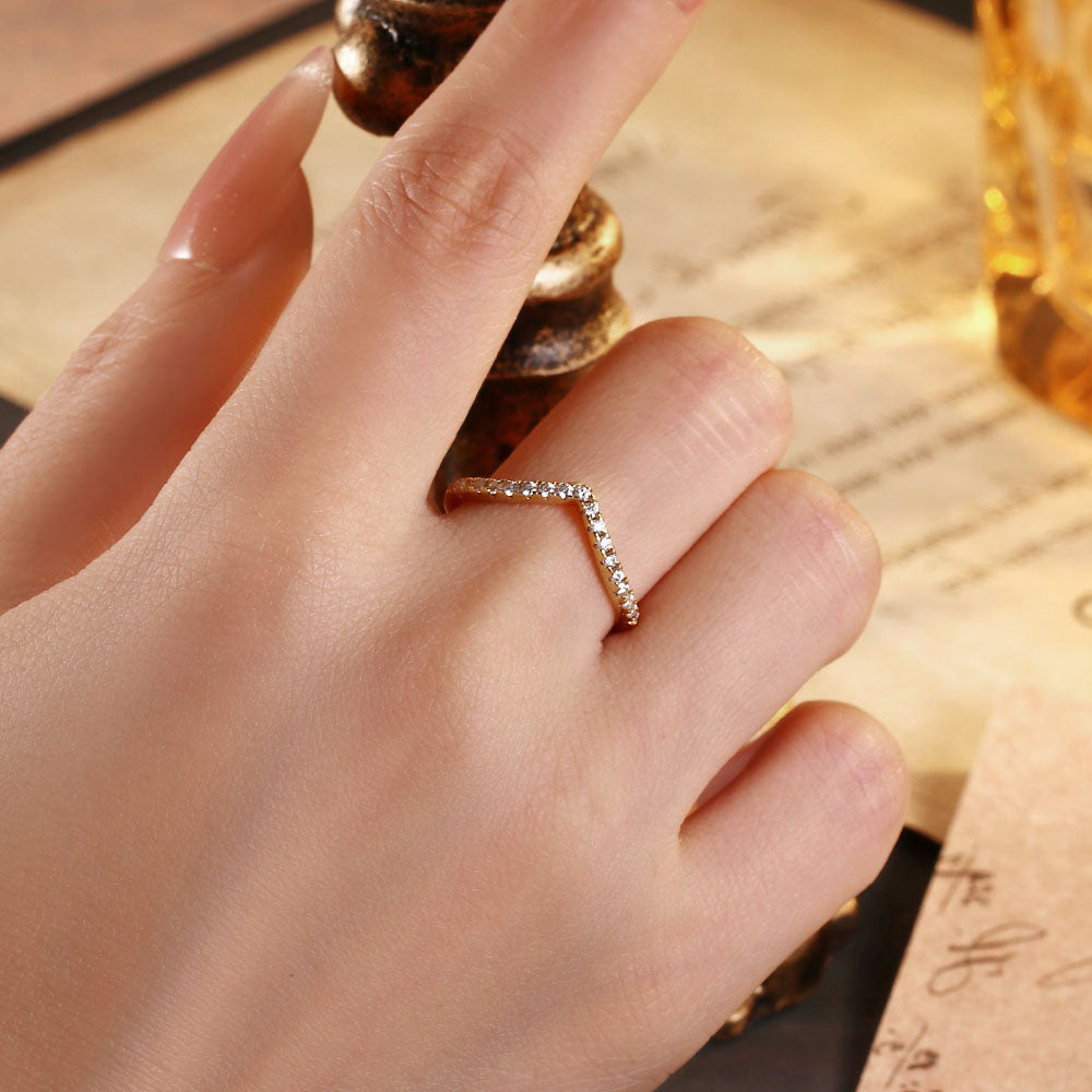 Bague de fiançailles avec halo d'émeraude ovale de laboratoire de 1 ct