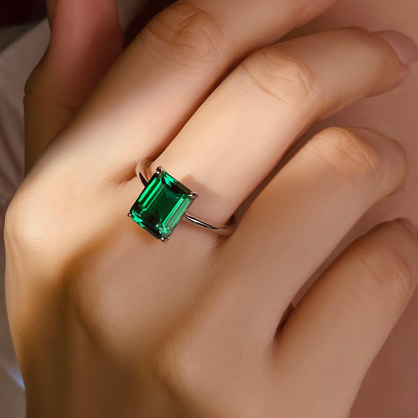 Bague de fiançailles avec halo d'émeraude ovale de laboratoire de 1 ct