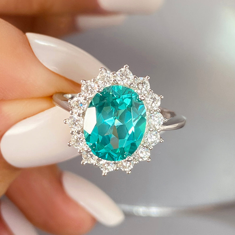 Bague de fiançailles avec halo d'émeraude ovale de laboratoire de 1 ct