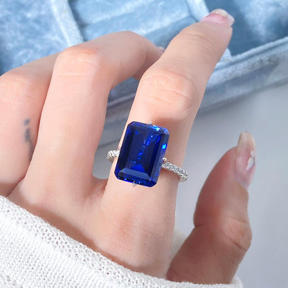 Bague de fiançailles à trois pierres avec saphir bleu rond de laboratoire de 6 ct