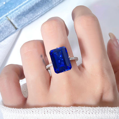 Bague de fiançailles à trois pierres avec saphir bleu rond de laboratoire de 6 ct