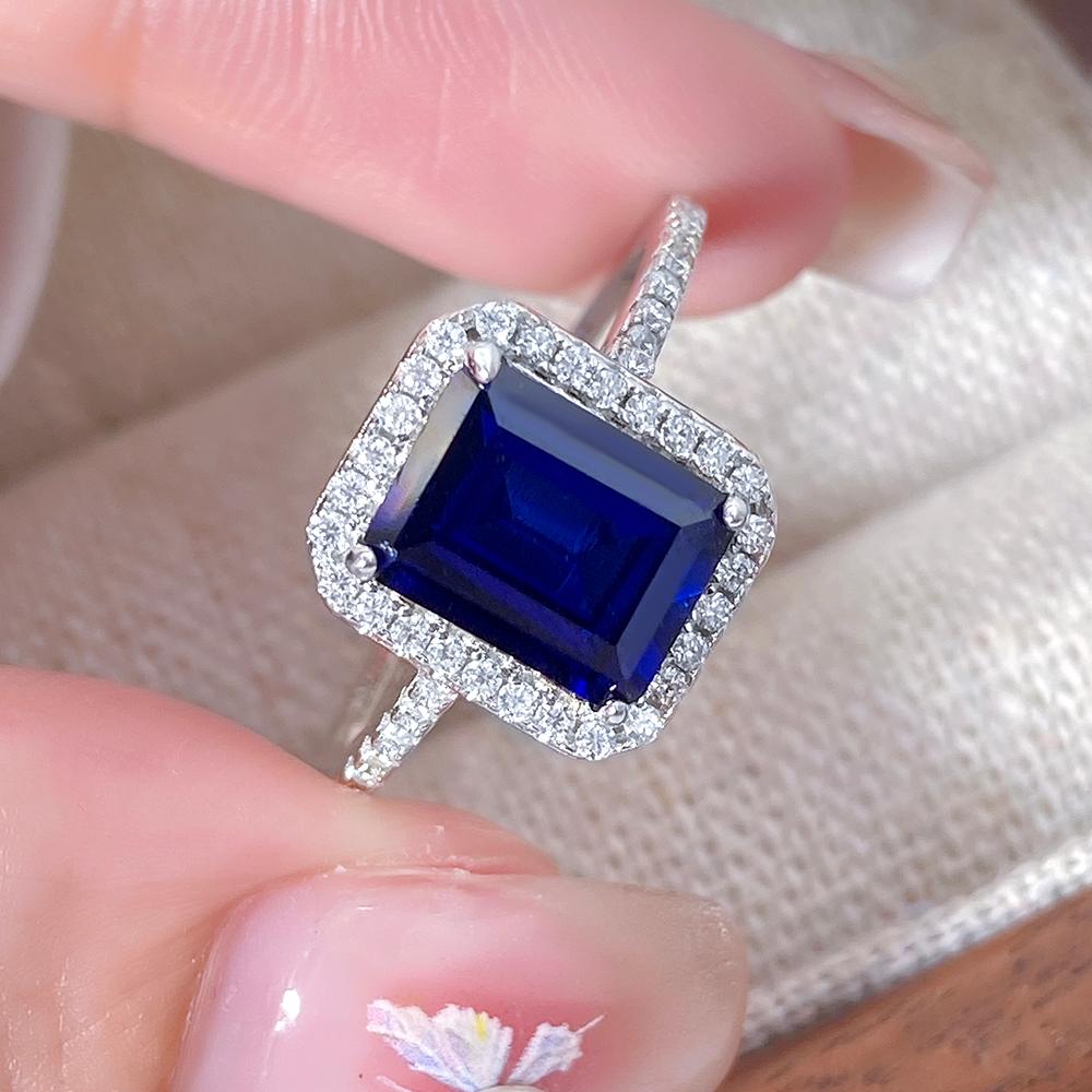 Bague de fiançailles à trois pierres avec saphir bleu rond de laboratoire de 6 ct