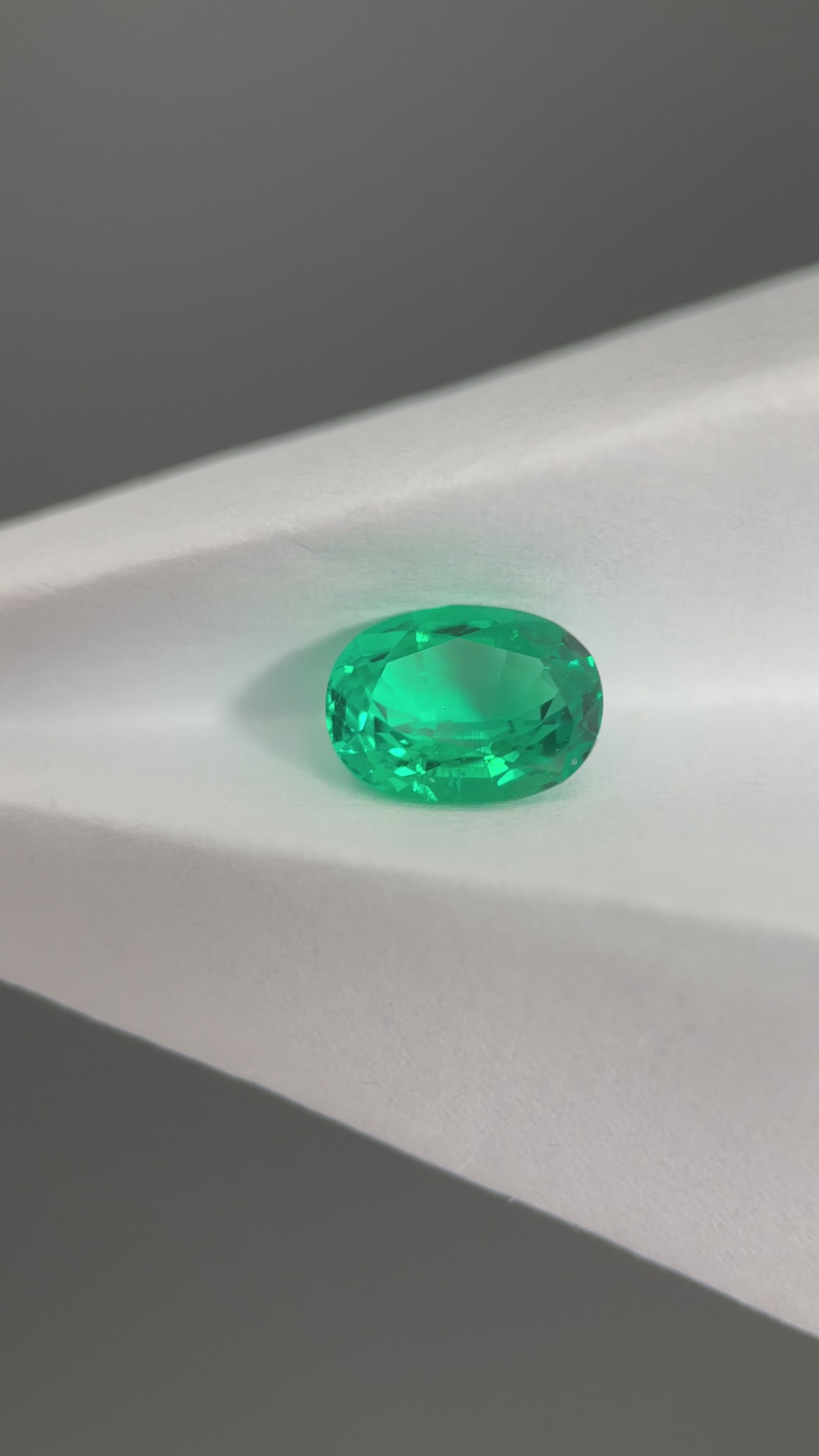 1.25 ct Oval Cut Lab Emerald Gemstone