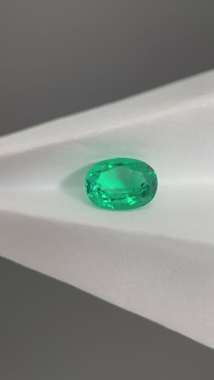 1.25 ct Oval Cut Lab Emerald Gemstone