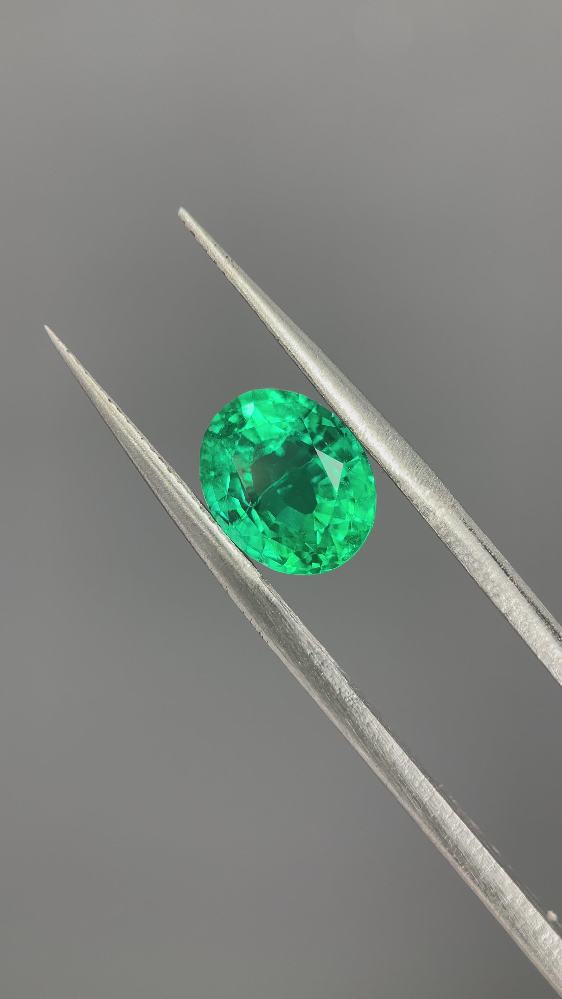 2.80 ct Oval Cut Lab Emerald Gemstone