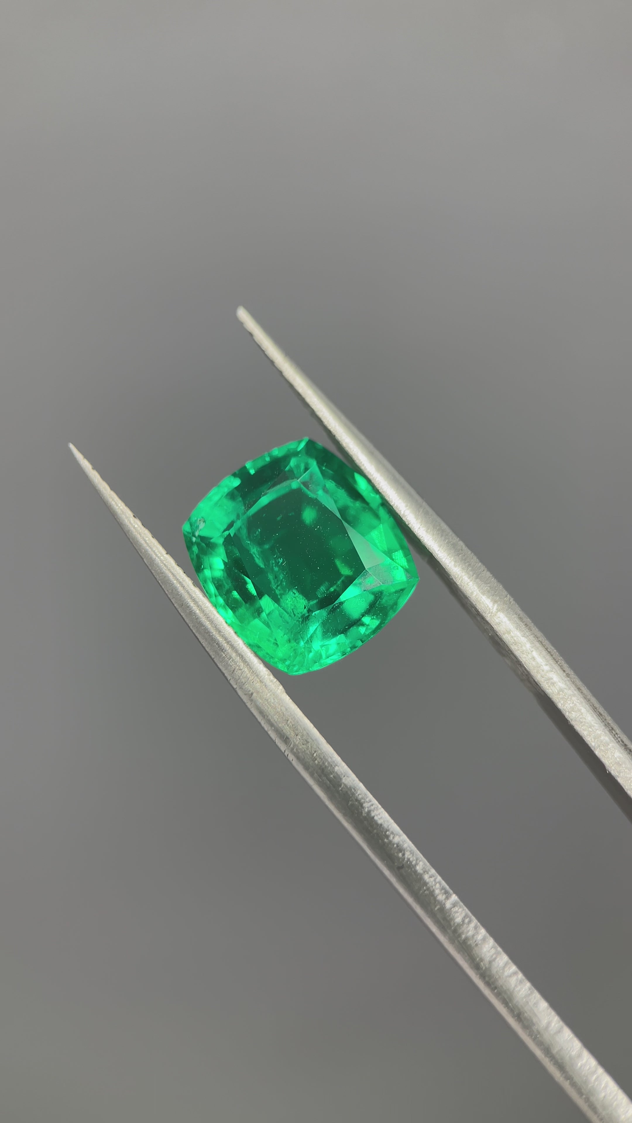 4.25 ct Cushion Cut Lab Emerald Gemstone